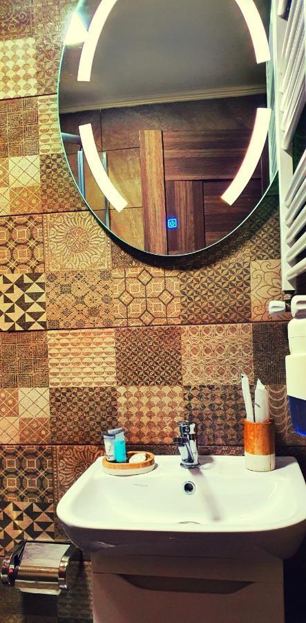 Epic Meidan Hotel Tbilisi Bagian luar foto